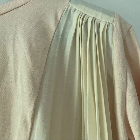 NWT Pink Korean T-Shirt with Accordion Pleated Insert - Size Medium - Picture 4 of 8